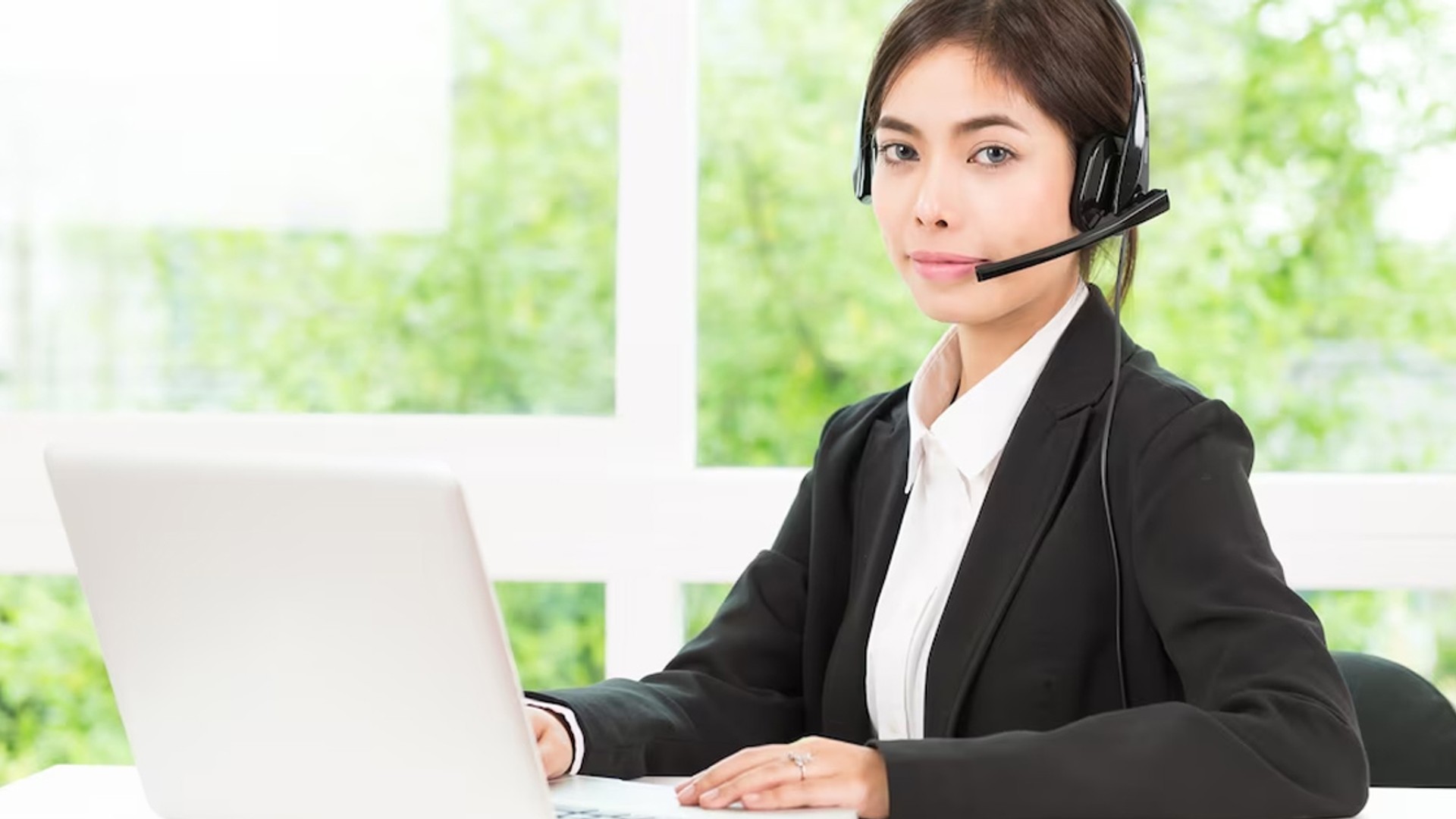 Đội ngũ hỗ trợ khách hàng luck8882 sẵn sàng trợ giúp